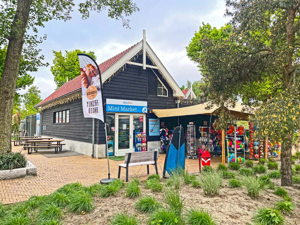 Mini-Market im EuroParc Bad Hoophuizen | Das Ferienhaus Notenboom 26 Mini-Market im EuroParc Bad Hoophuizen | Das Ferienhaus Notenboom 26