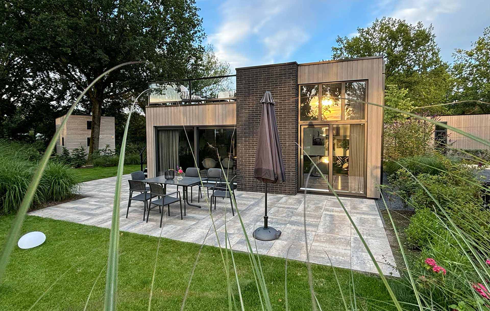 Ferienhaus in Holland, Veluwemeer, Notenboom 26 mit Dachterrasse, Steg am Teich und Zaun